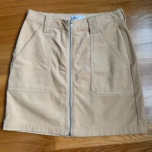 Hollister juniors hi rise tan corduroy skirt.Size 7